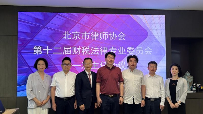 酒类商标转让代理公司主要承担以下职责：